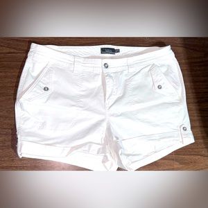 Torrid Size 20 White Denim Cuffed Shorts Like New!